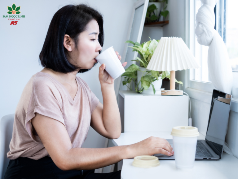 Nước tăng lực sâm giúp người uống thêm tỉnh táo và tiếp thêm năng lượng.