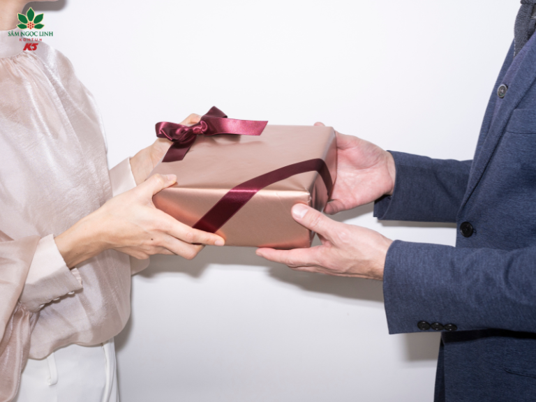 Đối tượng tặng quà cao cấp rất đa dạng.