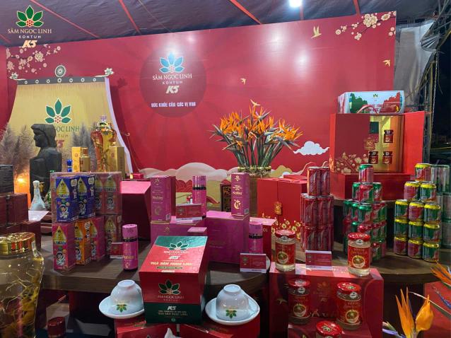   Các chế phẩm Sâm Ngọc Linh được trưng bày tại Liên hoan Cồng chiêng, xoang 2024.
