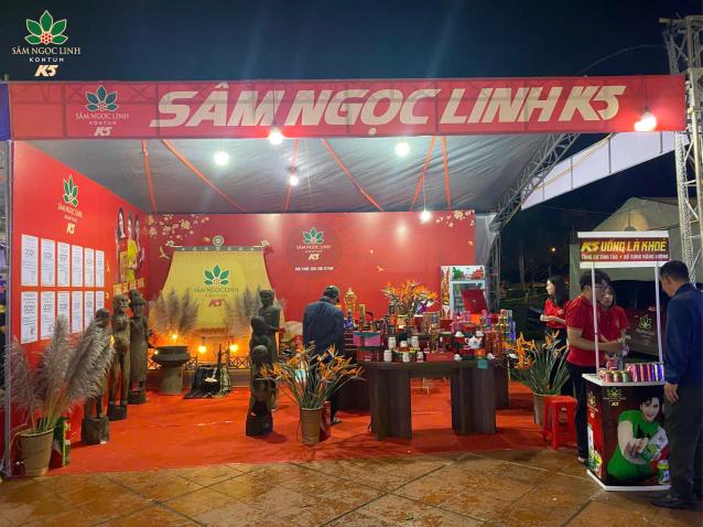   Các chế phẩm Sâm Ngọc Linh được trưng bày tại Liên hoan Cồng chiêng, xoang 2024.