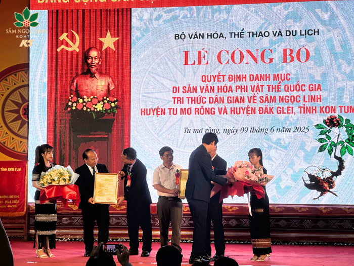 Bộ Văn hóa, Thể thao và Du lịch trao quyết định về việc đưa Tri thức dân gian về sâm Ngọc Linh huyện Tu Mơ Rông và huyện Đăk Glei vào danh mục di sản văn hóa phi vật thể quốc gia.