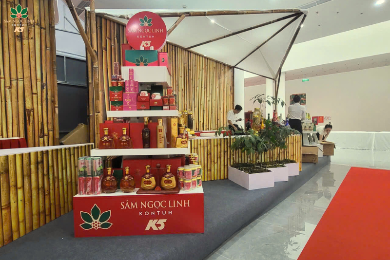 Gian hàng Sâm Ngọc Linh K5 tại sự kiện.