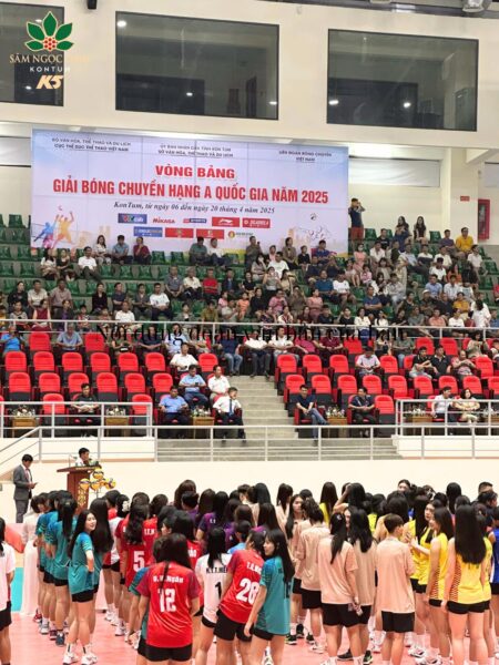 Các VĐV chuẩn bị thi đấu.