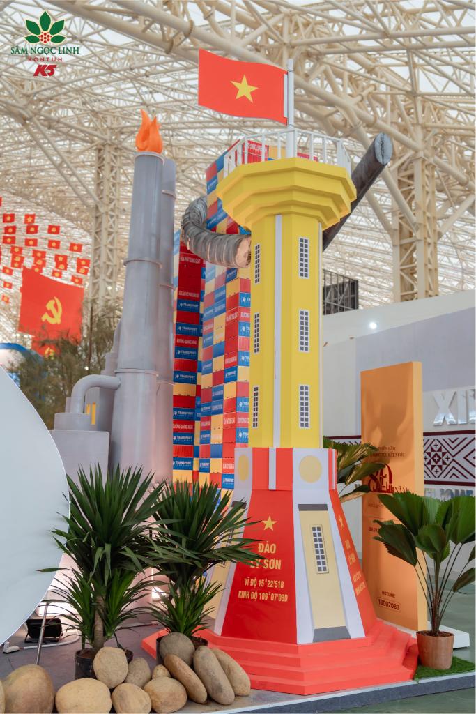 Mô hình “Cột cờ Tổ quốc trên đảo Lý Sơn” là biểu tượng lịch sử, khẳng định và chứng minh chủ quyền Việt Nam đối với các quần đảo Hoàng Sa và Trường Sa.