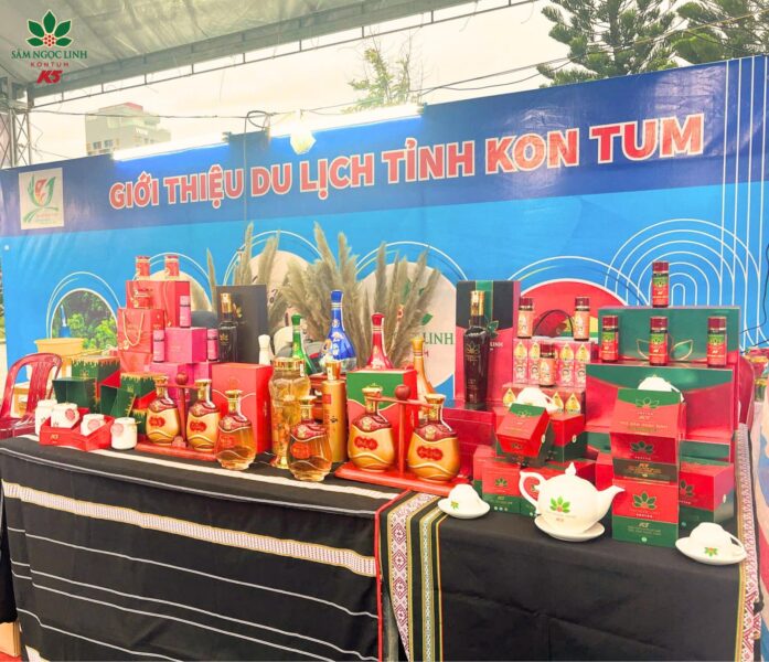 Các chế phẩm Sâm Ngọc Linh được trưng bày tại hội chợ Phú Yên.