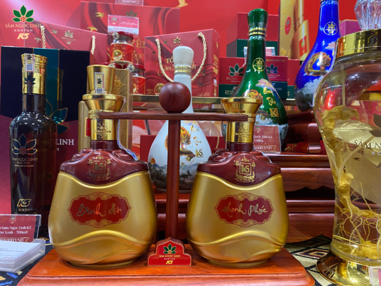 Các sản phẩm Sâm Ngọc Linh được trưng bày tại sự kiện.