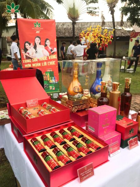 Các chế phẩm Sâm Ngọc Linh tại gian hàng K5.