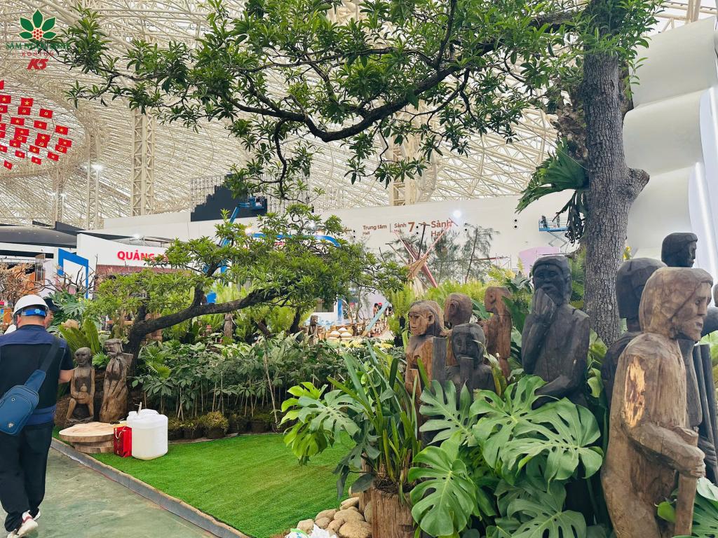 1 góc không gian gian hàng Quảng Ngãi, rừng sâm K5 tại buổi triển lãm.