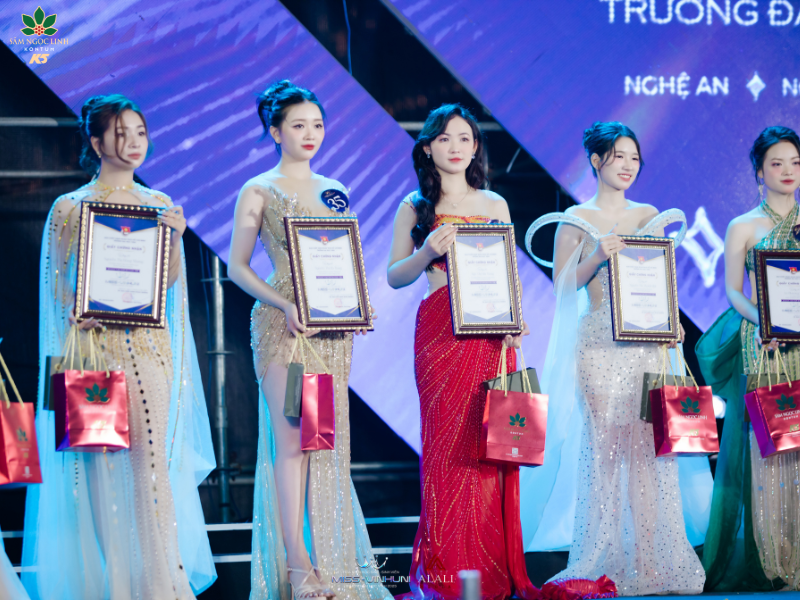 Quà tặng yuwf K5 dành cho các thí sinh dự thi.